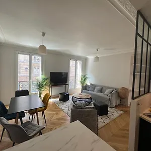  Apartment De