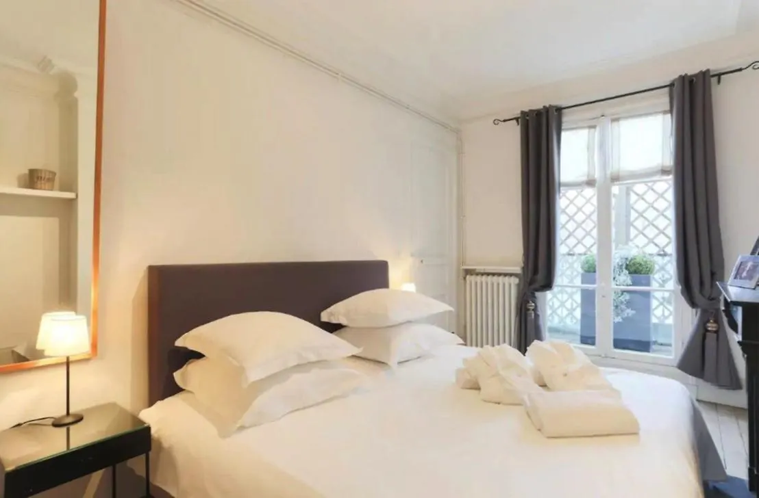 Villa Eiffel Paris 0*,